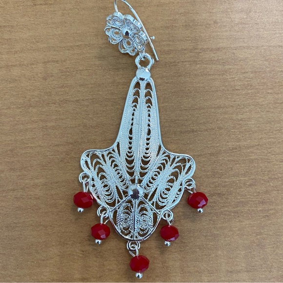 XXL Filigree silver tone accent earrings - Picture 3 of 8